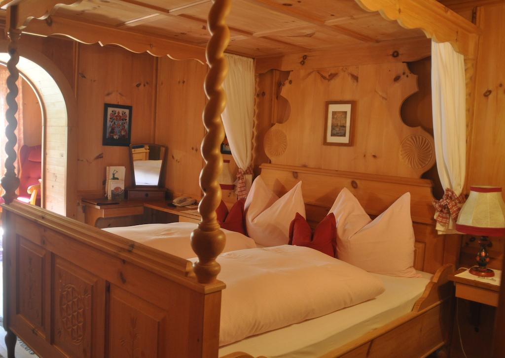 Romantikhotel Almtalhof Grünau im Almtal Δωμάτιο φωτογραφία