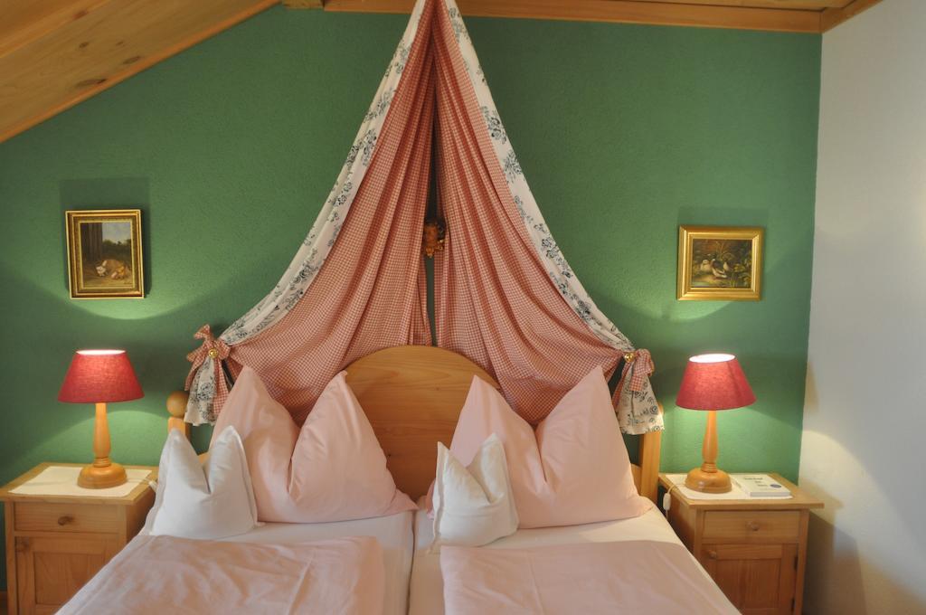 Romantikhotel Almtalhof Grünau im Almtal Δωμάτιο φωτογραφία